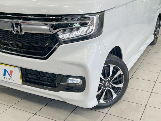 【シーケンシャルターンランプ付きLEDヘッドライト】人気の『流れるウィンカー』付きのLEDヘッドライトを装備♪高級感はもちろん、点灯時は存在感たっぷりで他車からも認識されやすく安心です。