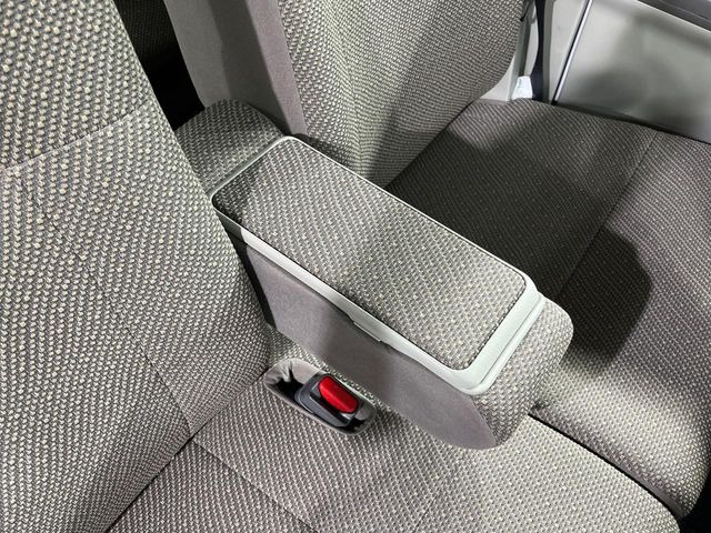 【アームレスト】運転中の身体の負担を軽減してくれるアームレストを装備♪