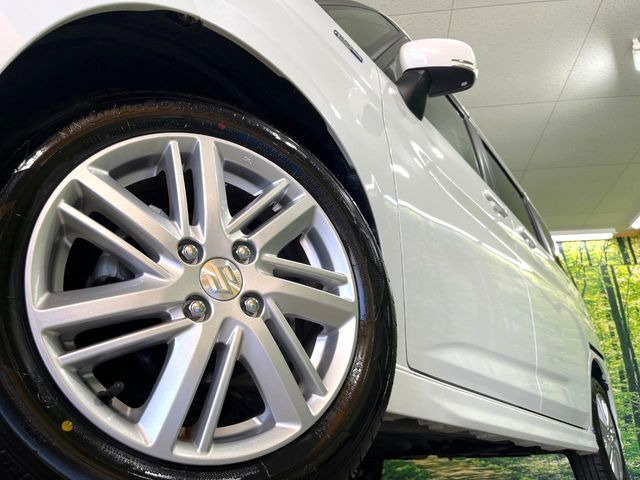 �y����15�C���`�A���~�z�C�[���z�O�ςɃ}�b�`���������A���~�z�C�[���𑕒����Ă���܂��B�e��ЊO�A���~�z�C�[����A�X�^�b�h���X�^�C�����戵�����Ă���܂��B���񂲑��k����������