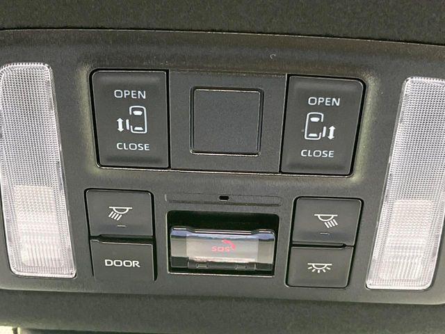 【両側パワースライドドア】スマートキーや運転席のスイッチで後席両側スライドドアの開閉が可能♪電動だから力を入れてドアを開ける必要が無く、小さなお子様でも簡単に開け閉めでき快適です♪