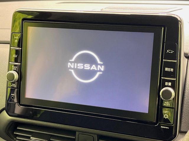 【大画面ナビ】人気の大型9インチナビを装備。存在感のある大画面はインパクト大!ナビ利用時のマップ表示は見やすく、テレビやDVDは臨場感がアップ!いつものドライブがグッと楽しくなります♪