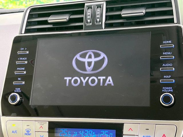 【ナビ機能付きディスプレイオーディオ】ナビ機能搭載の他、お持ちのスマートフォンと連携して、ナビやbluetoothでの音楽再生が可能です♪デザインはもちろん操作性も良好!