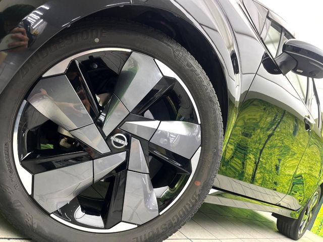 �y����17�C���`�A���~�z�C�[���z�O�ςɃ}�b�`���������A���~�z�C�[���𑕒����Ă���܂��B�e��ЊO�A���~�z�C�[����A�X�^�b�h���X�^�C�����戵�����Ă���܂��B���񂲑��k����������