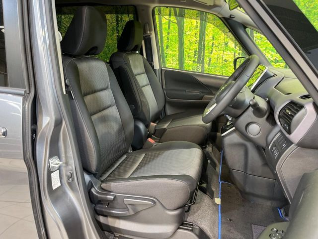 運転席シート廻りは使用感も少なく、良好な状態となっています。丁寧に使われていたことがよくわかりますね。