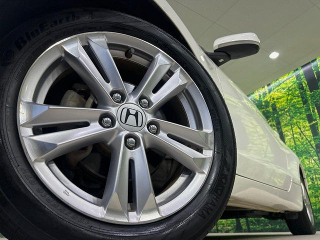 �y����16�C���`�A���~�z�C�[���z�O�ςɃ}�b�`���������A���~�z�C�[���𑕒����Ă���܂��B�e��ЊO�A���~�z�C�[����A�X�^�b�h���X�^�C�����戵�����Ă���܂��B���񂲑��k����������