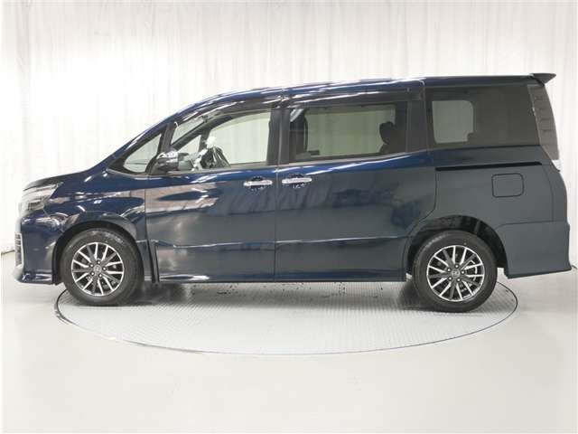ヴォクシー2.0 ZS 煌II 4WD