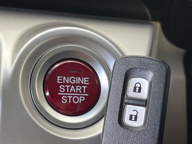 �yHonda�X�}�[�g�L�[�z�J�o����|�P�b�g�ɓ��ꂽ�܂܂ł��h�A�̎{���E�������\�ȃX�}�[�g�L�[�𑕔��B�G���W���̃I���E�I�t�����J�M�����o���K�v����������Ƃ��Ă��֗��ł���