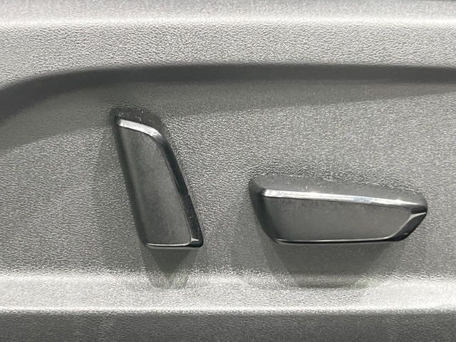 【パワーシート】スイッチ一つで簡単にシートの微調整が可能!電動だから力もいりません!快適なシートポジションにセットして、快適なドライブをお楽しみください。