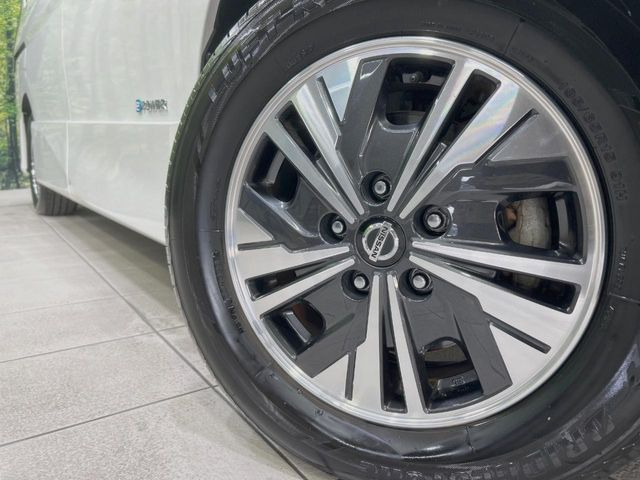 �y����15�C���`�A���~�z�C�[���z�O�ςɃ}�b�`���������A���~�z�C�[���𑕒����Ă���܂��B�e��ЊO�A���~�z�C�[����A�X�^�b�h���X�^�C�����戵�����Ă���܂��B���񂲑��k����������