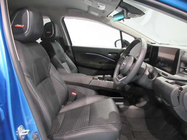 ノートオーラ1.2 G FOUR レザーエディション 4WD
