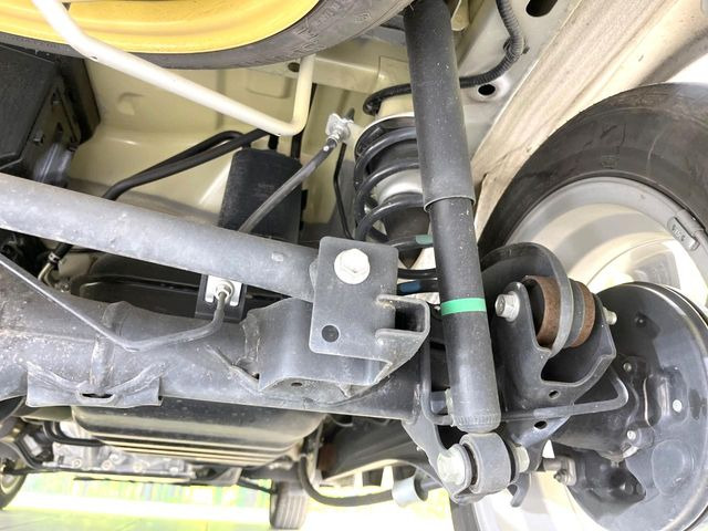お車を安心してお乗りいただく為には、足回りの定期点検が欠かせません。サービスサポート(有償保証)では無料点検もご提供しており、安心のカーライフをお過ごしいただけるサポート体制が整っています。