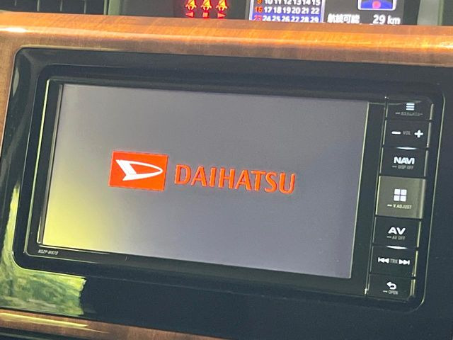 �y�����i�r�z�l�C�̏����i�r�𑕔����Ă���܂��B�i�r�̎g���₷���͂������A�I�[�f�B�I�@�\���[��!�L�����v�◷�s�͂������A�ʋ΂┃�����ȂǕ��i�̃h���C�u���y�����Ȃ�͂���