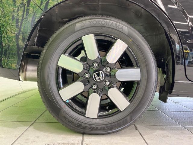 �y����15�C���`�A���~�z�C�[���z�O�ςɃ}�b�`���������A���~�z�C�[���𑕒����Ă���܂��B�e��ЊO�A���~�z�C�[����A�X�^�b�h���X�^�C�����戵�����Ă���܂��B���񂲑��k����������