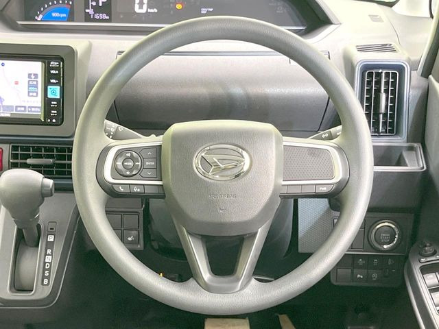 ステアリングも使用感が少なく、きれいな状態となっております♪
