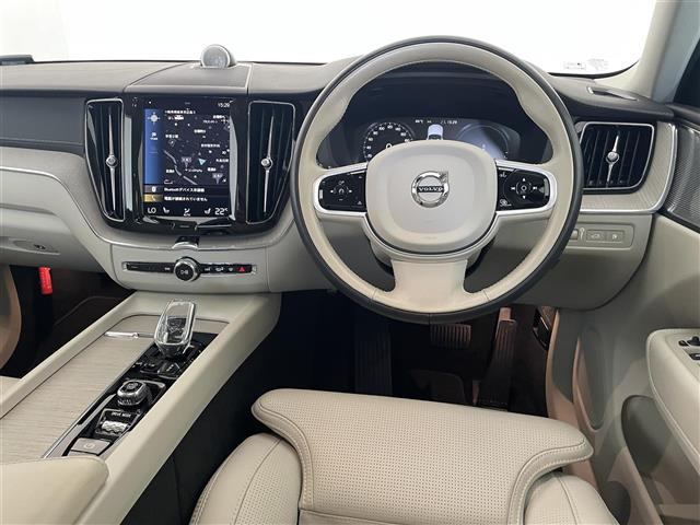 XC60リチャージ PHEV T8 AWD インスクリプション 4WD