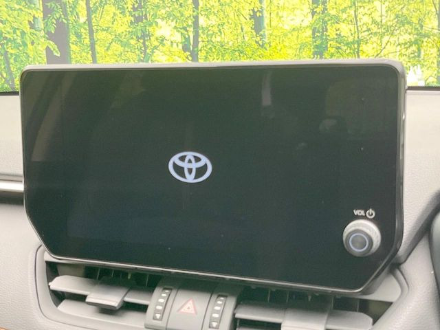 【メーカー純正ナビ】インテリアに溶け込むスタイリッシュな「専用設計」メーカーナビを装備♪視認性や操作性など基本性能にも優れ、より上質なカーライフをお楽しみいただけます。