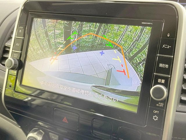 【バックカメラ】駐車時に後方がリアルタイム映像で確認できます。大型商業施設や立体駐車場での駐車時や、夜間のバック時に大活躍!運転スキルに関わらず、今や必須となった装備のひとつです!