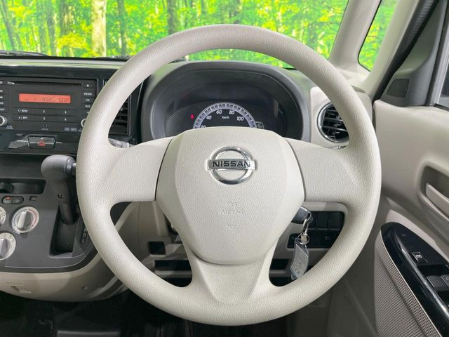 インテリアに合わせたデザインのステアリングは、運転される方のことも考え、運転しやすい形状、大きさです。是非一度、実際に触ってお確かめください。