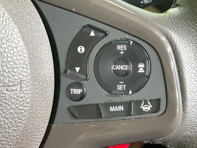 【アダプティブクルーズコントロール】高速道路での長距離走行が楽に!!自動で速度を保つクルーズコントロールが、衝突軽減システムと連携し、前方の車両を感知して車間を保つように速度調節してくれます!!