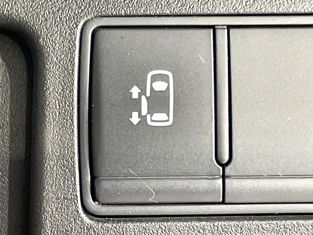 【パワースライドドア】スマートキーや運転席のスイッチでスライドドアの開閉が可能♪電動だから力を入れてドアを開ける必要が無く、小さいお子様でも、重い荷物を持っている時もラクに開け閉めできます♪