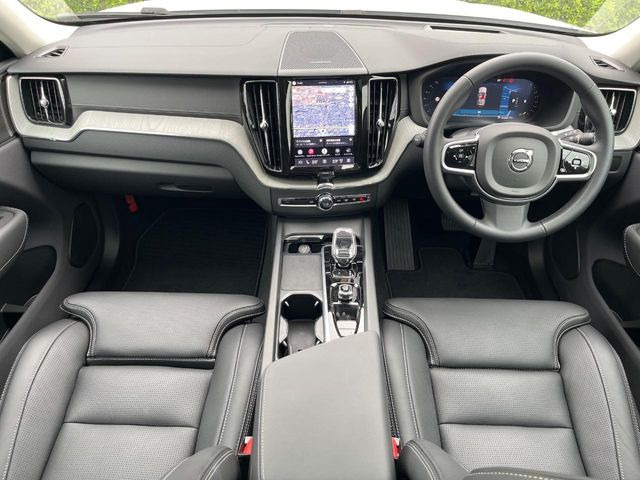 XC60ウルトラ B5 AWD ダークエディション 4WD