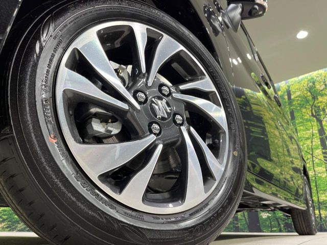 �y����15�C���`�A���~�z�C�[���z�O�ςɃ}�b�`���������A���~�z�C�[���𑕒����Ă���܂��B�e��ЊO�A���~�z�C�[����A�X�^�b�h���X�^�C�����戵�����Ă���܂��B���񂲑��k����������