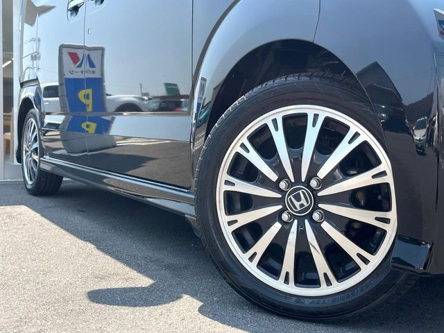�y�����A���~�z�C�[���z�O�ςɃ}�b�`���������A���~�z�C�[���𑕒����Ă���܂��B�e��ЊO�A���~�z�C�[����A�X�^�b�h���X�^�C�����戵�����Ă���܂��B���񂲑��k����������