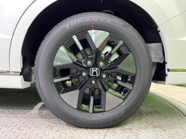 �y����16�C���`�A���~�z�C�[���z�O�ςɃ}�b�`���������A���~�z�C�[���𑕒����Ă���܂��B�e��ЊO�A���~�z�C�[����A�X�^�b�h���X�^�C�����戵�����Ă���܂��B���񂲑��k����������