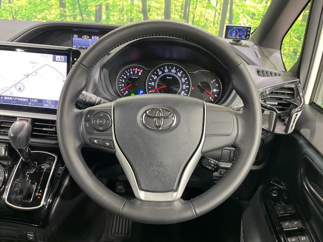 【ステアリングスイッチ】運転中、前方から目線をそらすことなく、オーディオ等の操作が可能な便利機能!安心&快適なドライブを演出してくれます♪