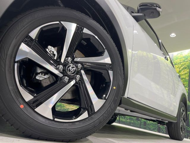 �y����17�C���`�A���~�z�C�[���z�O�ςɃ}�b�`���������A���~�z�C�[���𑕒����Ă���܂��B�e��ЊO�A���~�z�C�[����A�X�^�b�h���X�^�C�����戵�����Ă���܂��B���񂲑��k����������