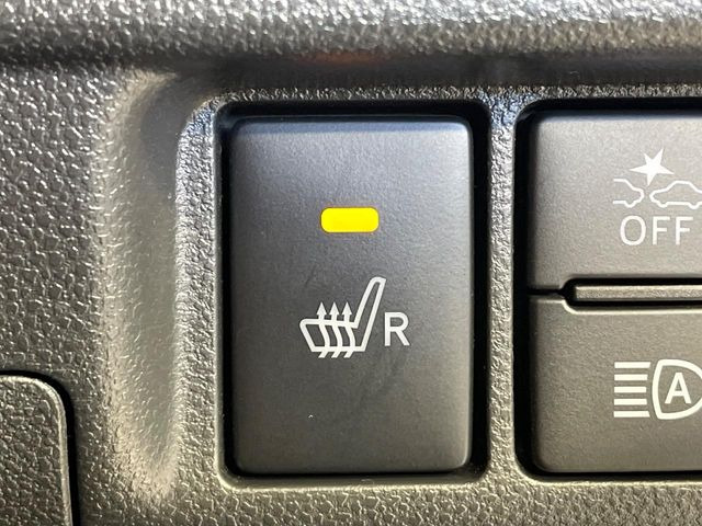 【シートヒーター】寒い日に重宝するシートヒーター!エアコンより早く温まってくれるので寒がりの人も安心ですね♪エアコンの温風は乾燥するから苦手、という方にもをおすすめです。
