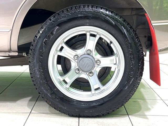 �y����16�C���`�A���~�z�C�[���z�O�ςɃ}�b�`���������A���~�z�C�[���𑕒����Ă���܂��B�e��ЊO�A���~�z�C�[����A�X�^�b�h���X�^�C�����戵�����Ă���܂��B���񂲑��k����������