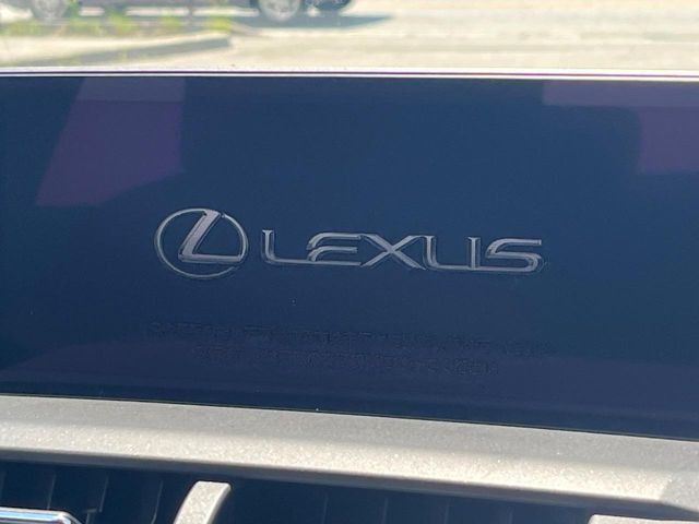 【10.3インチワイドナビ】高級感とインパクトのある大型ワイドナビを装備。各種オーディオ操作はもちろん、横長ワイド画面でのマップ2分割表示など、利便性も高いナビです♪