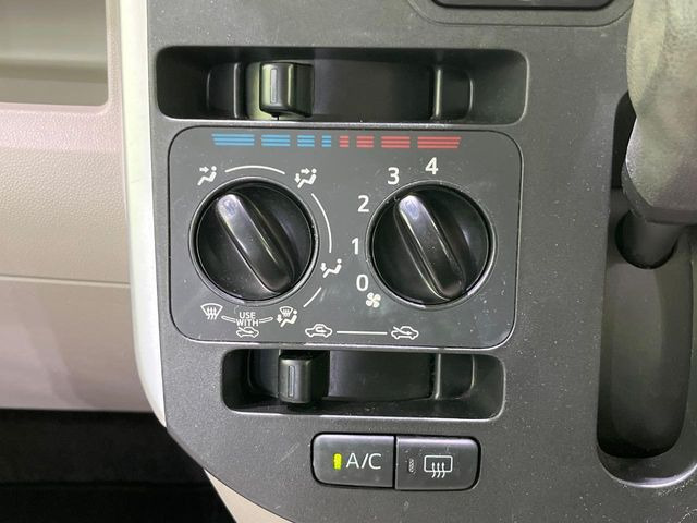 寒い冬も暑い夏も全席に快適な空調を届けてくれる、ダイヤル式エアコンを装備♪