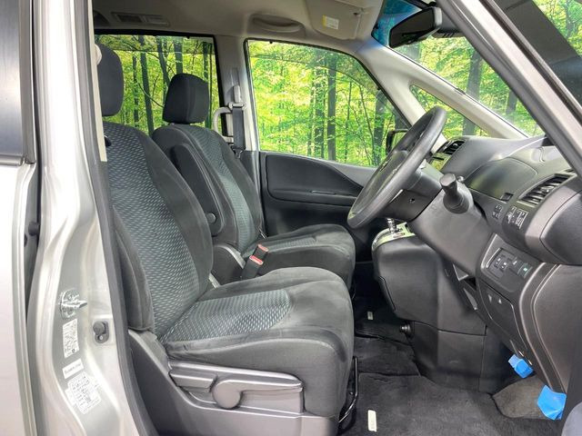 運転席シート廻りは使用感も少なく、良好な状態となっています。丁寧に使われていたことがよくわかりますね。