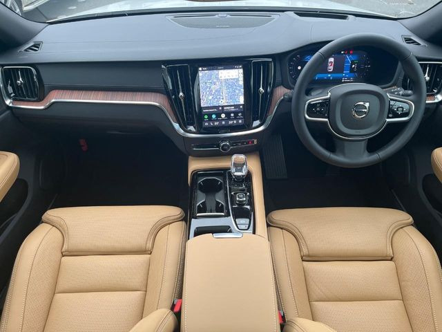 V60ウルトラ T6  AWD プラグインハイブリッド 4WD