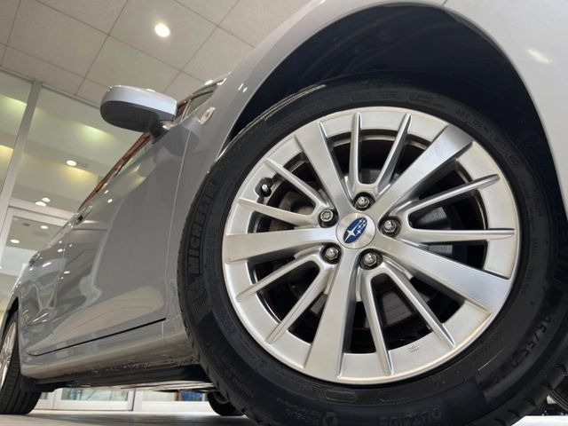 �y����16�C���`�A���~�z�C�[���z�O�ςɃ}�b�`���������A���~�z�C�[���𑕒����Ă���܂��B�e��ЊO�A���~�z�C�[����A�X�^�b�h���X�^�C�����戵�����Ă���܂��B���񂲑��k����������