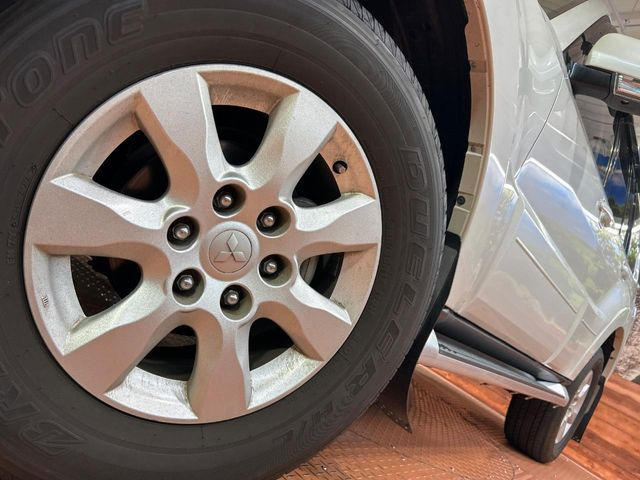 �y�����A���~�z�C�[���z�O�ςɃ}�b�`���������A���~�z�C�[���𑕒����Ă���܂��B�e��ЊO�A���~�z�C�[����A�X�^�b�h���X�^�C�����戵�����Ă���܂��B���񂲑��k����������