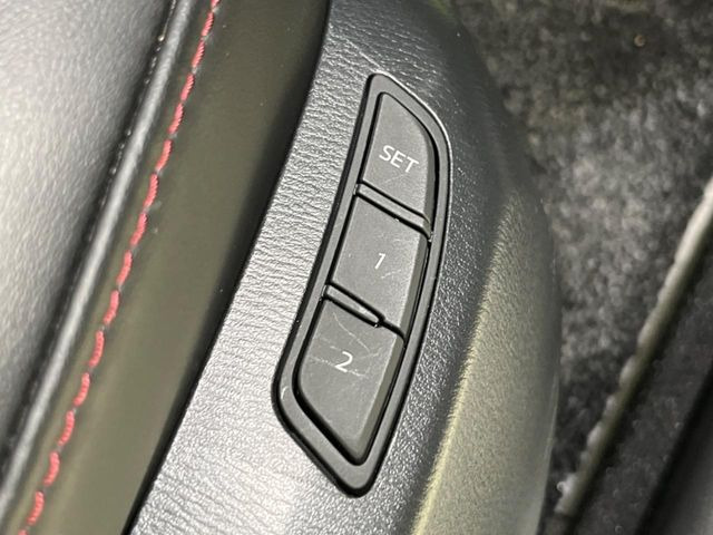 【メモリー機能付きパワーシート】ドライバーごとに設定したシート位置を記憶して、ボタン一つで切り替えできる便利な機能!運転する方が複数名いらっしゃるご家庭におすすめです♪