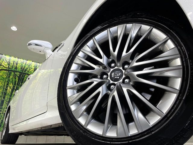 �y����18�C���`�A���~�z�C�[���z�O�ςɃ}�b�`���������A���~�z�C�[���𑕒����Ă���܂��B�e��ЊO�A���~�z�C�[����A�X�^�b�h���X�^�C�����戵�����Ă���܂��B���񂲑��k����������