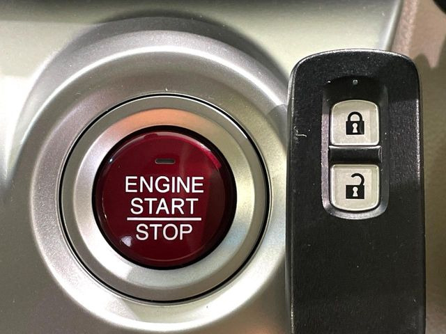 �yHonda�X�}�[�g�L�[�z�J�o����|�P�b�g�ɓ��ꂽ�܂܂ł��h�A�̎{���E�������\�ȃX�}�[�g�L�[�𑕔��B�G���W���̃I���E�I�t�����J�M�����o���K�v����������Ƃ��Ă��֗��ł���