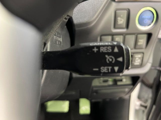 【クルーズコントロール】高速道路もラクラク走行。アクセルを離しても一定速度で走行ができ、長距離運転時の負担を軽減!加速・減速も簡単なスイッチ操作で調整できます。