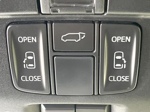 【両側パワースライドドア】スマートキーや運転席のスイッチで後席両側スライドドアの開閉が可能♪電動だから力を入れてドアを開ける必要が無く、小さなお子様でも簡単に開け閉めでき快適です♪