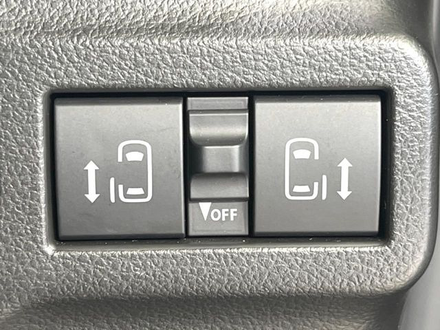 【両側パワースライドドア】スマートキーや運転席のスイッチで後席両側スライドドアの開閉が可能♪電動だから力を入れてドアを開ける必要が無く、小さなお子様でも簡単に開け閉めでき快適です♪
