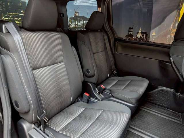 車内もキレイで嫌な臭いもありません☆車内の臭い、汚れが気になる方は内装のスチームクリーナーも施工可能です♪