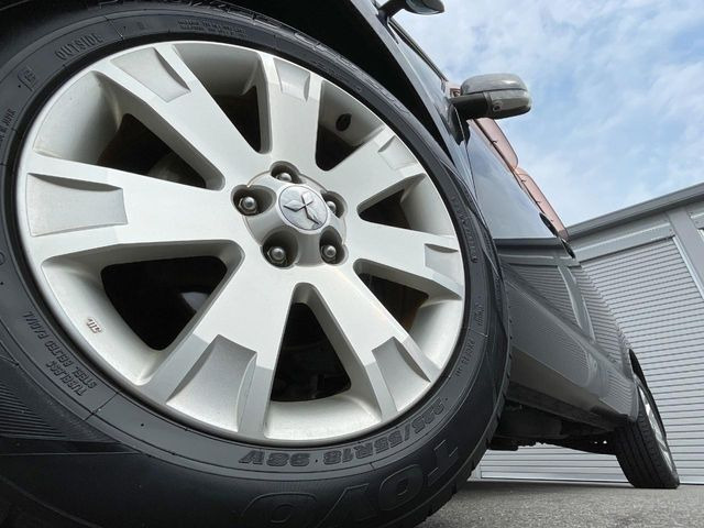 �y����18�C���`�A���~�z�C�[���z�O�ςɃ}�b�`���������A���~�z�C�[���𑕒����Ă���܂��B�e��ЊO�A���~�z�C�[����A�X�^�b�h���X�^�C�����戵�����Ă���܂��B���񂲑��k����������