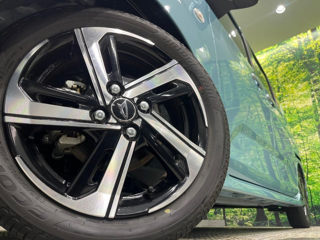 �y����15�C���`�A���~�z�C�[���z�O�ςɃ}�b�`���������A���~�z�C�[���𑕒����Ă���܂��B�e��ЊO�A���~�z�C�[����A�X�^�b�h���X�^�C�����戵�����Ă���܂��B���񂲑��k����������