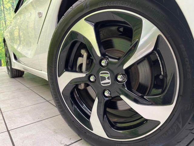 �y����15�C���`�A���~�z�C�[���z�O�ςɃ}�b�`���������A���~�z�C�[���𑕒����Ă���܂��B�e��ЊO�A���~�z�C�[����A�X�^�b�h���X�^�C�����戵�����Ă���܂��B���񂲑��k����������