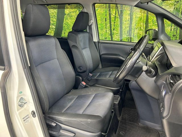 トヨタ ヴォクシー 1.8 ハイブリッド ZS 172.7万円 平成28年(2016年