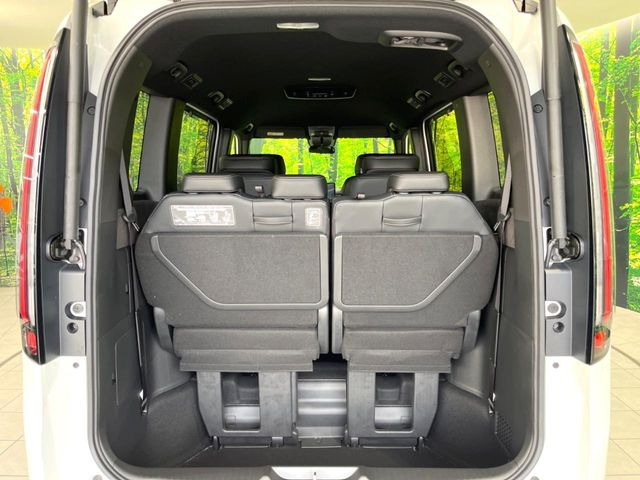 普段のお買い物や通勤、送迎等に十分な荷室スペースを確保しております。セカンドシートを倒すと、大きな荷物の積載も可能です♪